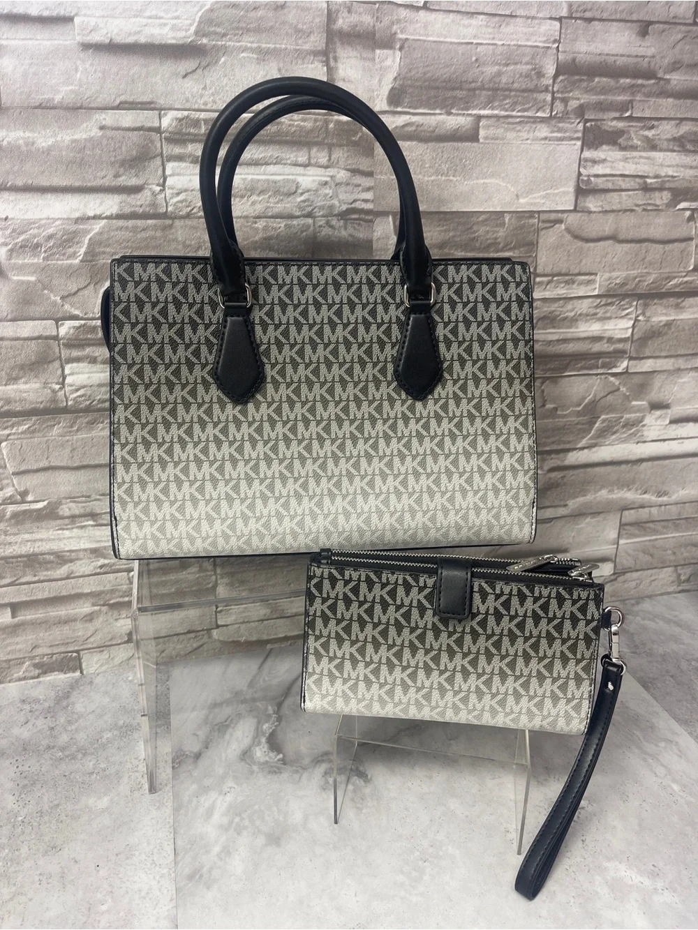 Michael Kors Sheila Medium Signature Logo Satchel & Matching Wallet Black Ombre - Picture 2 of 12